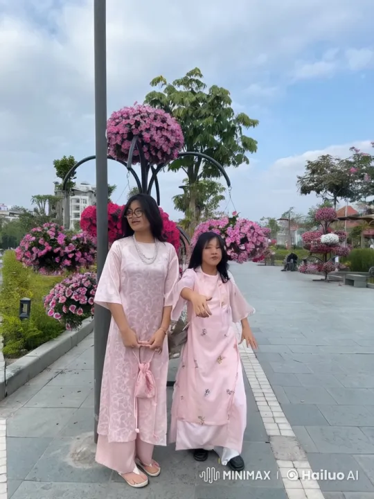 Traditional Kung Fu Fight in a Flower-Filled Park – AI Generated Video | Hailuo AI
