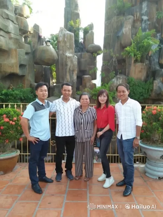Five Friends Pose for Photo in Scenic Outdoor Setting – AI Generated Video | Hailuo AI