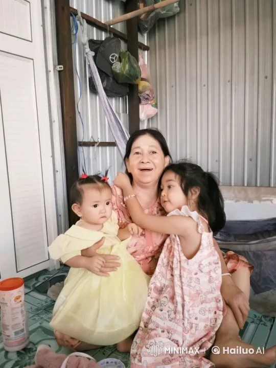 Family Enjoying Playful Kung Fu in Cozy Home – AI Generated Video | Hailuo AI