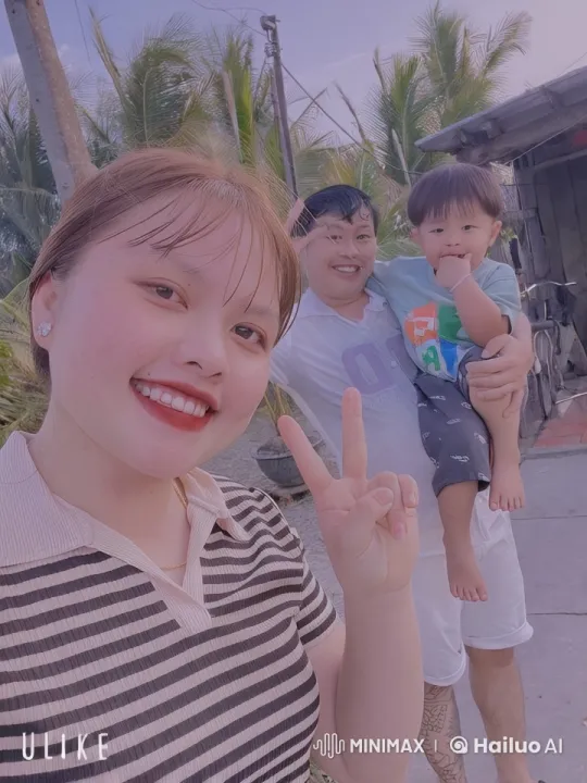 Family Practicing Martial Arts in Outdoor Setting – AI Generated Video | Hailuo AI