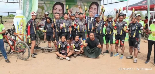 Cyclists Celebrate with Impressive Kungfu Showdown – AI Generated Video | Hailuo AI