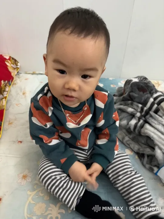 Toddlers Energetic Kungfu Display in Cozy Bedroom – AI Generated Video | Hailuo AI
