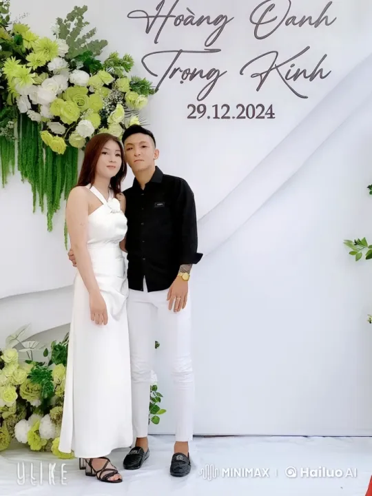 Hoàng Oanh Trọng Kinh: Graceful Kungfu Display with Floral Backdrop – AI Generated Video | Hailuo AI