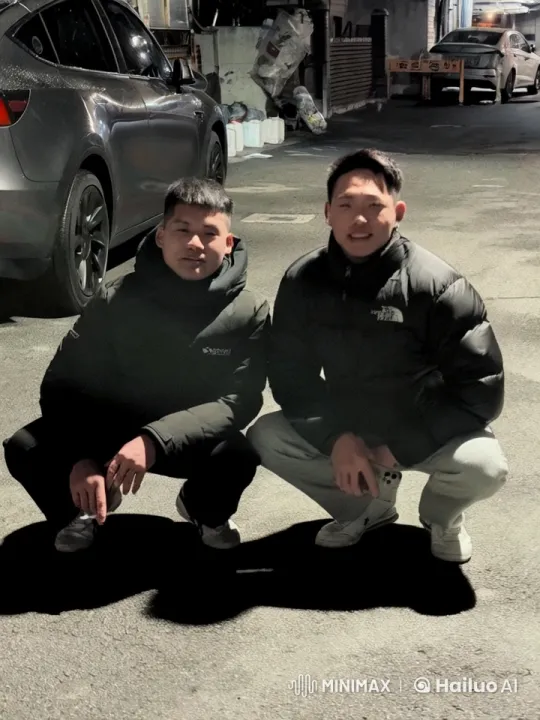 Nighttime Streetlights: Two Men's Dynamic Fight Scene – AI Generated Video | Hailuo AI