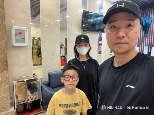 Family Demonstrates Synchronized Kung Fu Skills – AI Generated Video | Hailuo AI