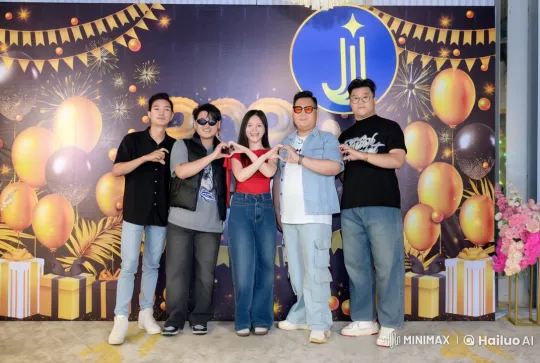 Five Friends Celebrate with Kung Fu Moves in Festive Setting – AI Generated Video | Hailuo AI