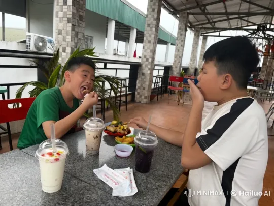 Boys Fight with High Energy at Outdoor Café – AI Generated Video | Hailuo AI