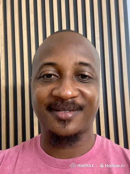 Man in Pink Shirt Acknowledges Lagos Applause – AI Generated Video | Hailuo AI