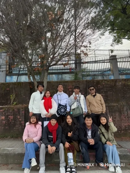 Spontaneous Kung Fu Demonstration with Friends – AI Generated Video | Hailuo AI