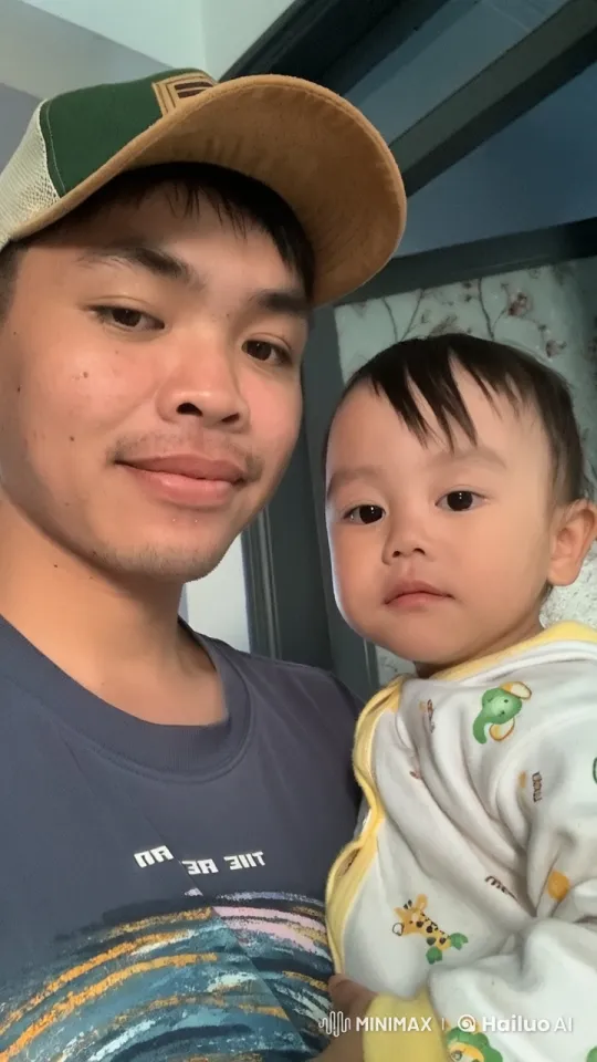 Cozy Indoor Kung Fu Play: Adult and Child Bonding – AI Generated Video | Hailuo AI