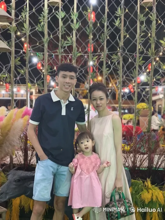 Family Demonstrates Synchronized Kung Fu in Festive Setting – AI Generated Video | Hailuo AI