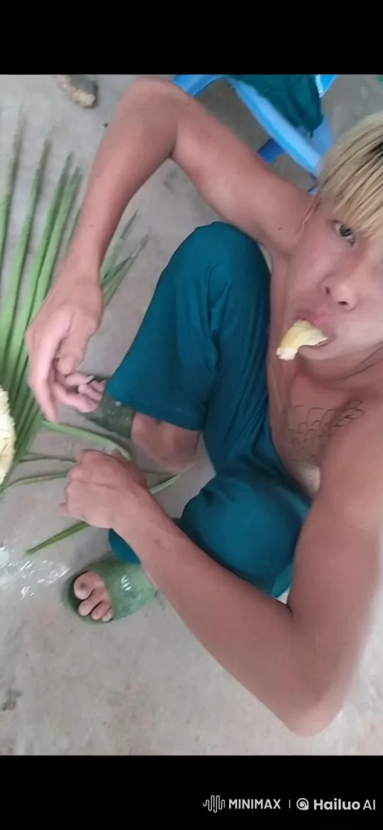 Blonde Man Demonstrates Skilled Kungfu Practice – AI Generated Video | Hailuo AI
