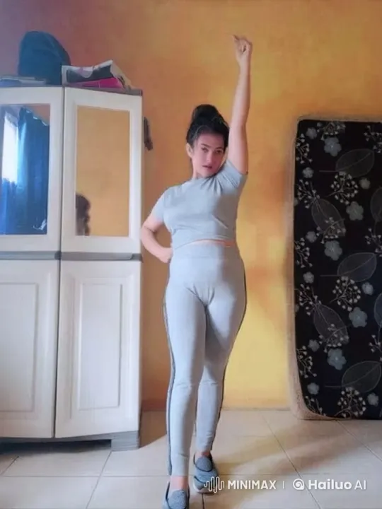 Woman Surprised by Affectionate Tiger After Workout – AI Generated Video | Hailuo AI