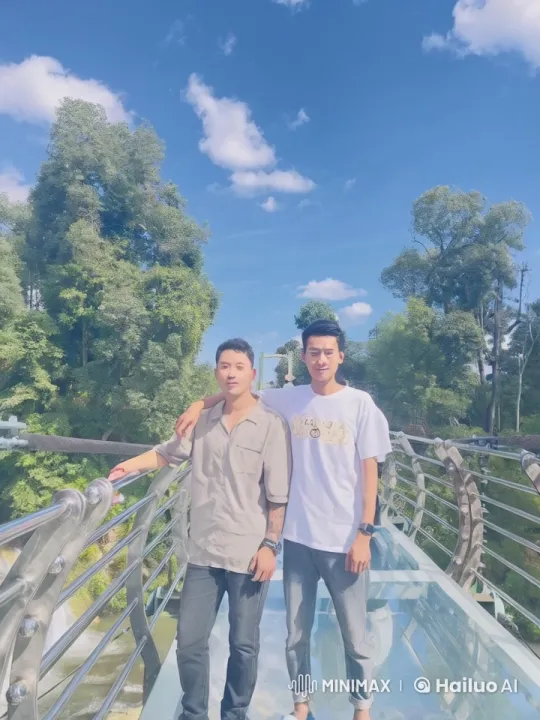 Kung Fu Sparring on a Glass-Floored Bridge – AI Generated Video | Hailuo AI