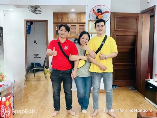 Playful Sparring Among Friends in Casual Setting – AI Generated Video | Hailuo AI