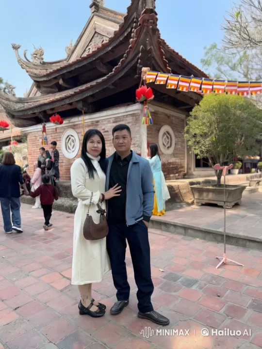 Couple's Kungfu Demo at Vietnamese Temple – AI Generated Video | Hailuo AI