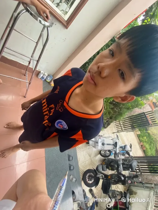 PSG Jersey-Wearing Person Demonstrates Martial Arts Skills – AI Generated Video | Hailuo AI