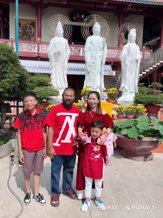 Family Performs Kungfu in Front of Temple Statues – AI Generated Video | Hailuo AI