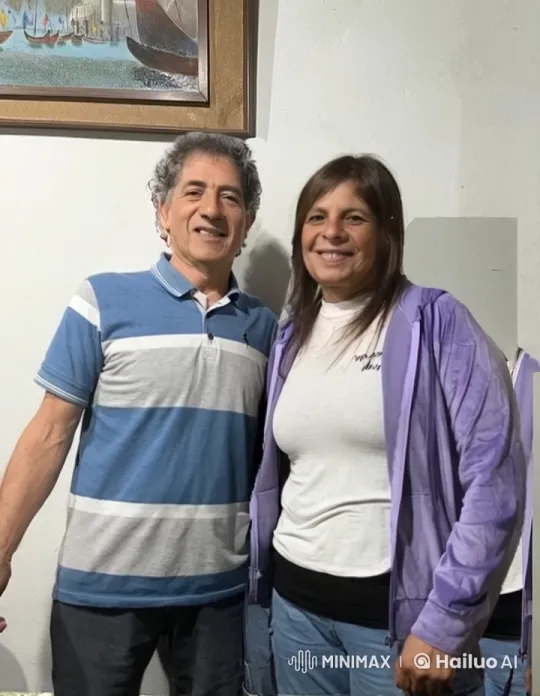 Couple Embracing in Front of Artwork – AI Generated Video | Hailuo AI
