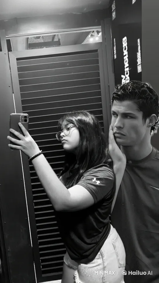 Urban Embrace: Close-Up of Young Couple's Affection – AI Generated Video | Hailuo AI