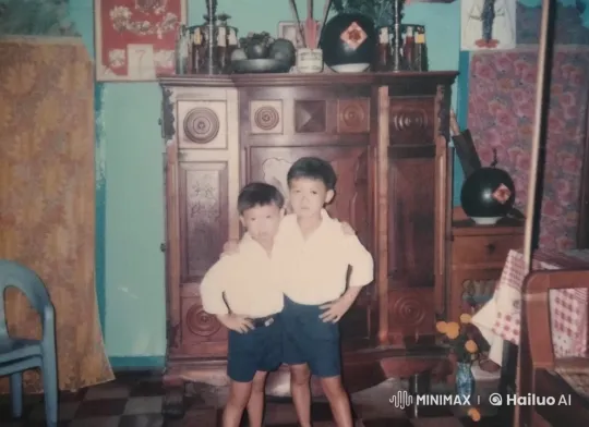 Boys Play Fight in Vintage Living Room Setting – AI Generated Video | Hailuo AI