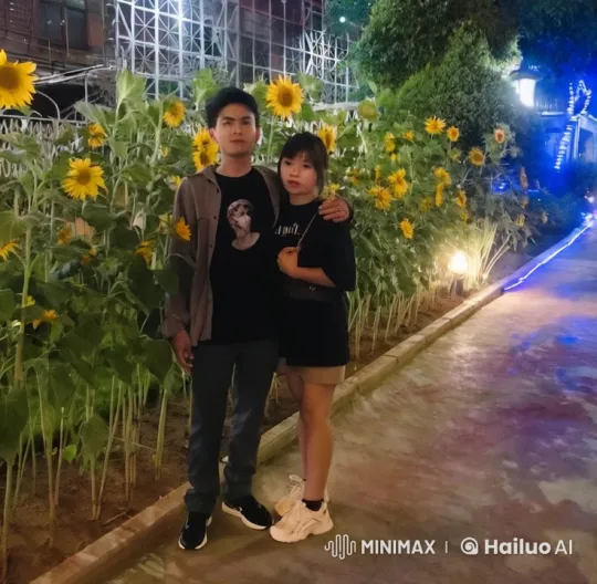 Couple Combines Romance and Martial Arts in Sunflower Garden – AI Generated Video | Hailuo AI
