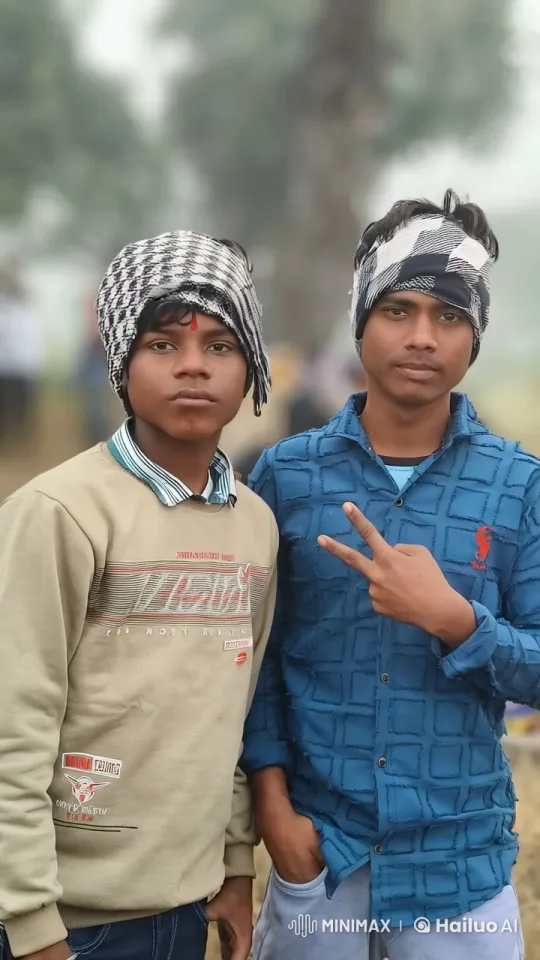 Friends Share a Friendly Moment on a Foggy Day – AI Generated Video | Hailuo AI