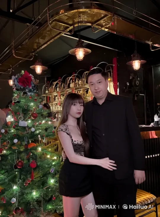 Festive Bar Kung Fu Fight with Christmas Decor – AI Generated Video | Hailuo AI
