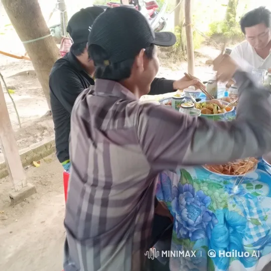 Outdoor Gathering Escalates into Kungfu Fight – AI Generated Video | Hailuo AI