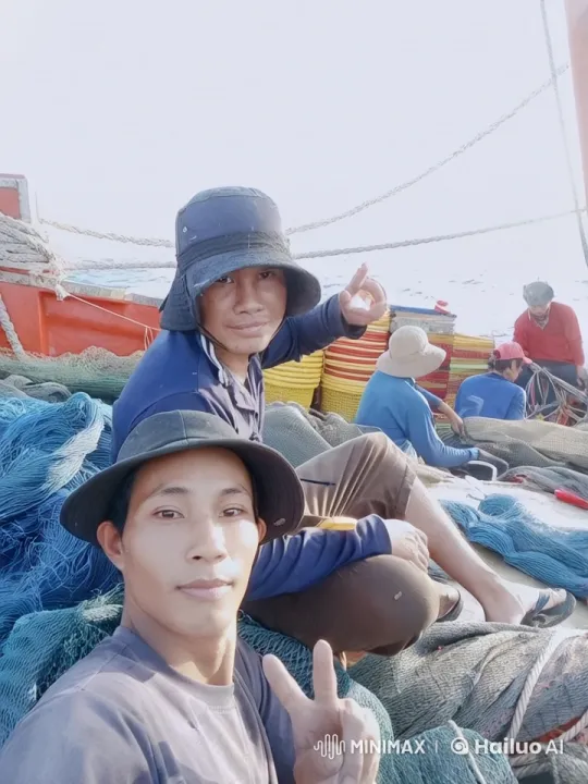 Kungfu Showdown on a Fishing Boat – AI Generated Video | Hailuo AI