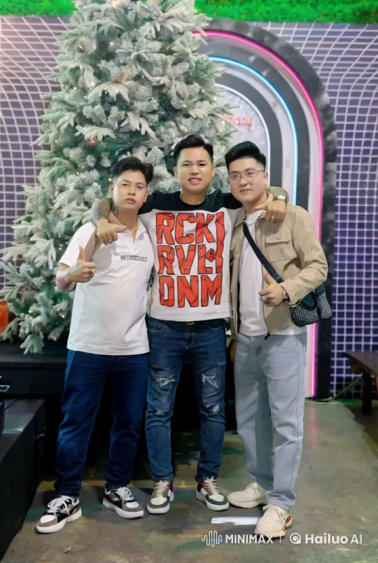 Friends Perform Kungfu in Front of Christmas Tree – AI Generated Video | Hailuo AI
