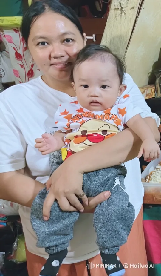 Baby's Playful Fight Moves with Parental Support – AI Generated Video | Hailuo AI