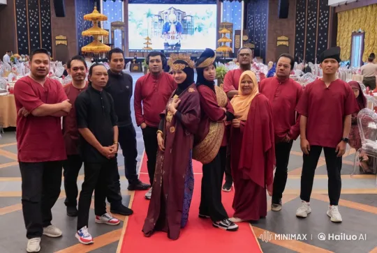 Traditional Banquet Hall Hosts Dynamic Kung Fu Battle – AI Generated Video | Hailuo AI