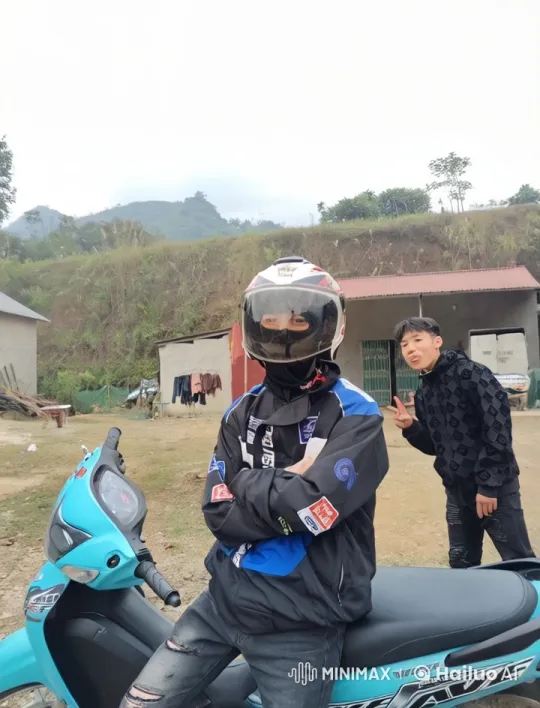 Rural Martial Arts Exchange with Mountainous Backdrop – AI Generated Video | Hailuo AI