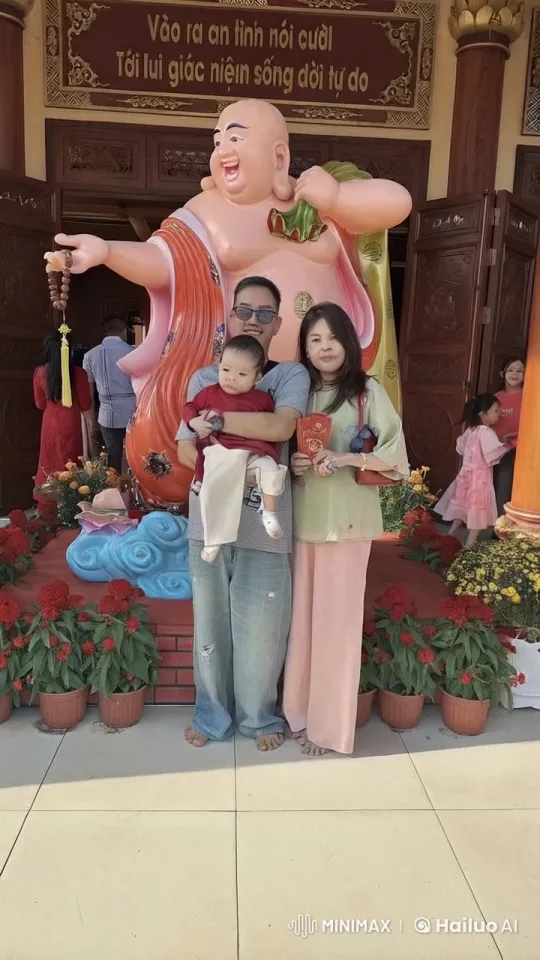 Family Performs Energetic Kung Fu in Serene Flower-Decorated Setting – AI Generated Video | Hailuo AI