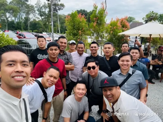 Outdoor Kungfu Showdown in Casual Setting – AI Generated Video | Hailuo AI