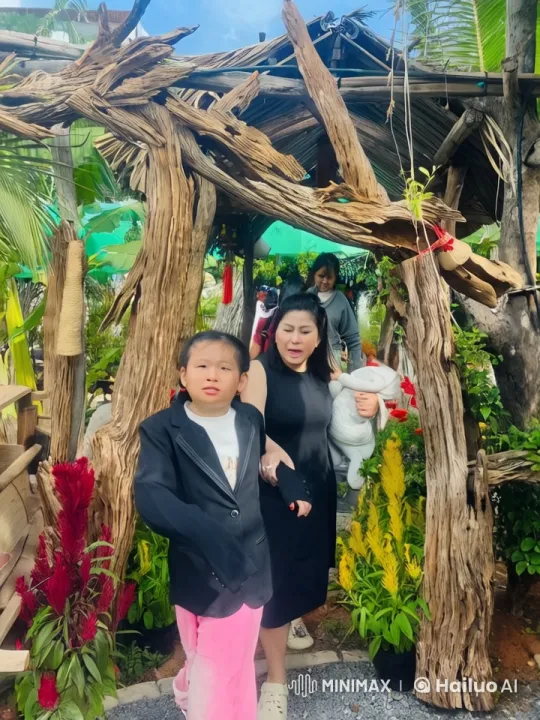 Family Encourages Boy's Kungfu Display in Garden – AI Generated Video | Hailuo AI