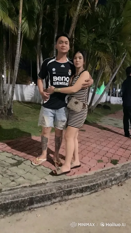 Couple Demonstrates Kung Fu in Tropical Setting – AI Generated Video | Hailuo AI