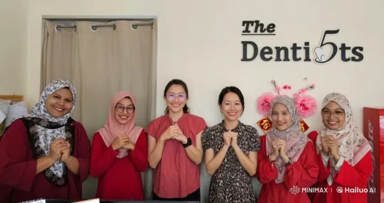 Group Performs Joyful Dance Routine with Coordinated Movements – AI Generated Video | Hailuo AI