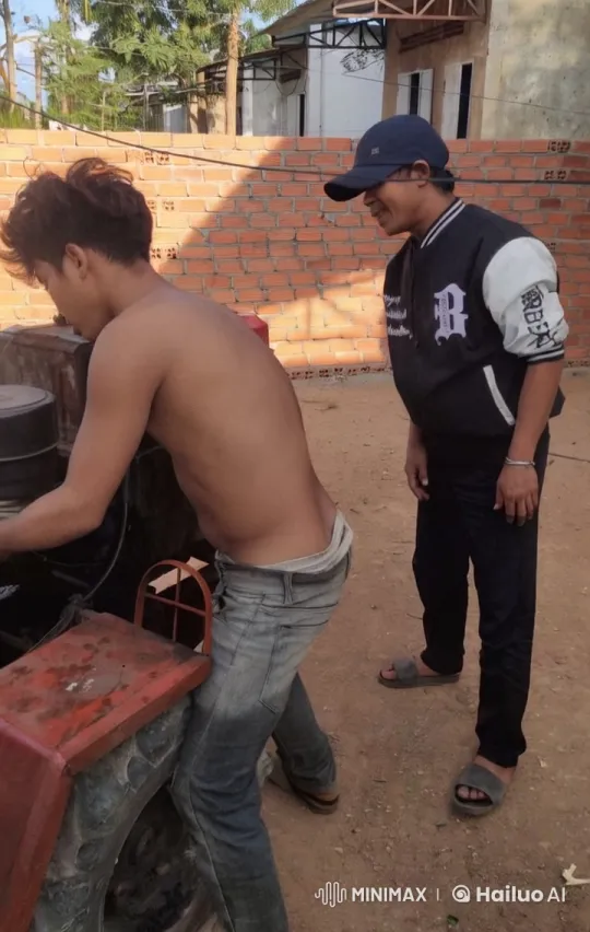 Intense Kung Fu Fight in Dusty Courtyard – AI Generated Video | Hailuo AI