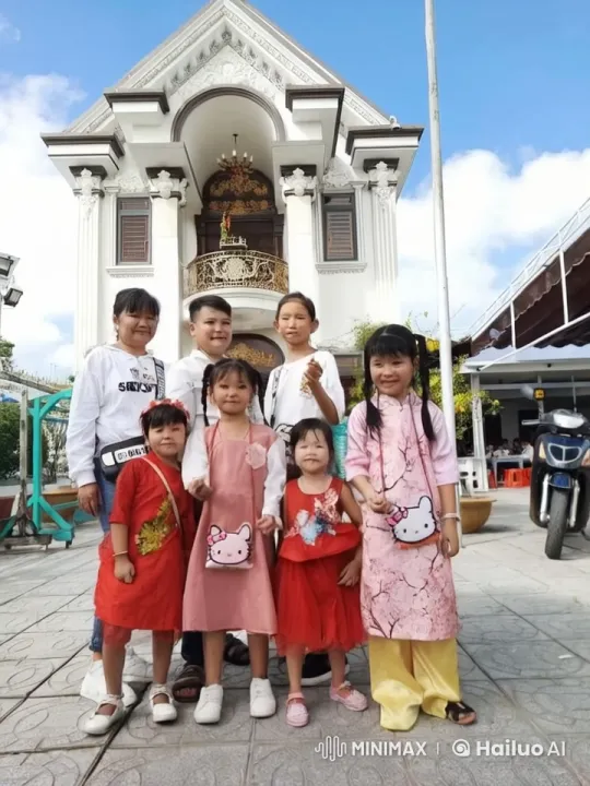 Family Performs Playful Kung Fu in Front of Ornate Building – AI Generated Video | Hailuo AI