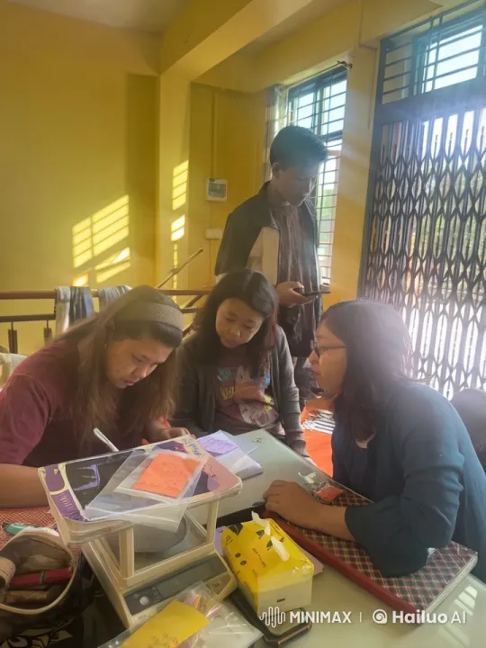Sunlit Room: Coordinated Kung Fu and Table Chaos – AI Generated Video | Hailuo AI