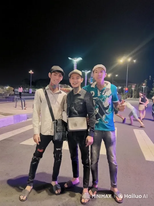 Nighttime Martial Arts Display on Urban Street – AI Generated Video | Hailuo AI