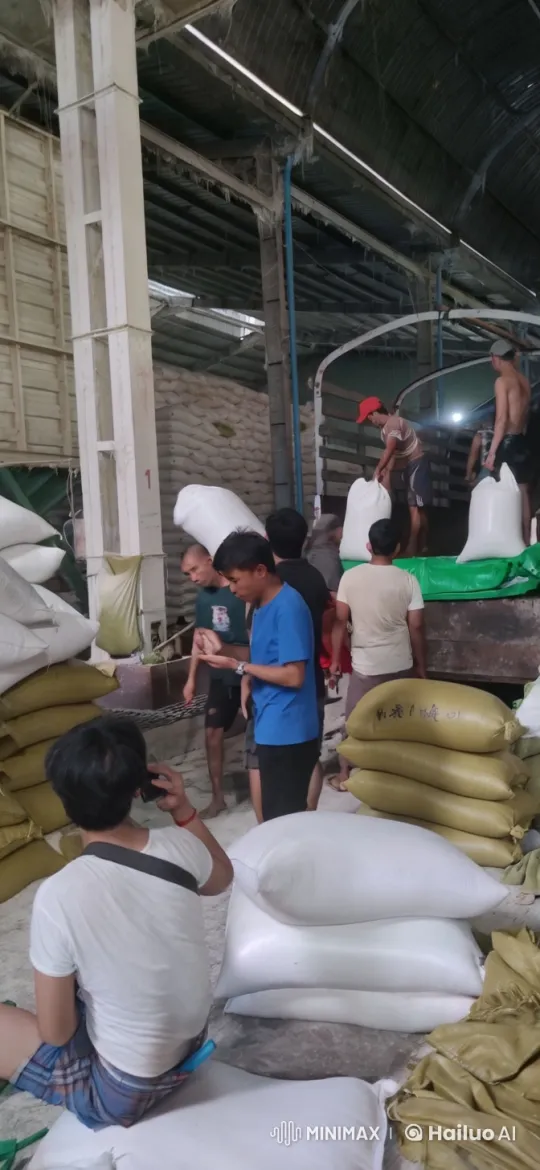 Dynamic Kung Fu Fight in a Warehouse Setting – AI Generated Video | Hailuo AI