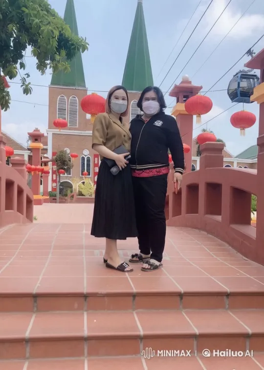 Chinese Cultural Heritage and Serenity in Traditional Setting – AI Generated Video | Hailuo AI