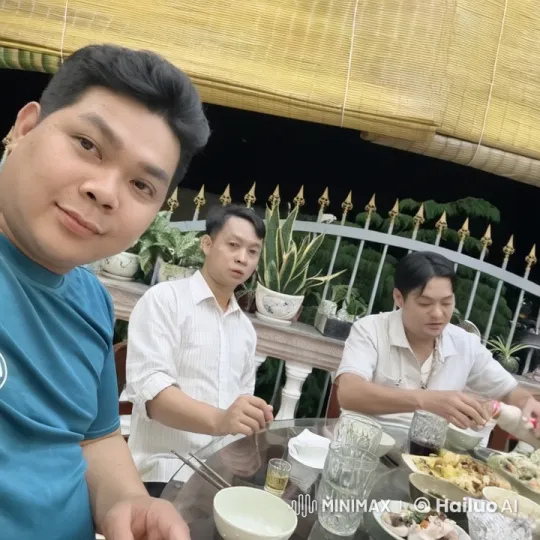 Outdoor Dining Turned Tense Confrontation – AI Generated Video | Hailuo AI