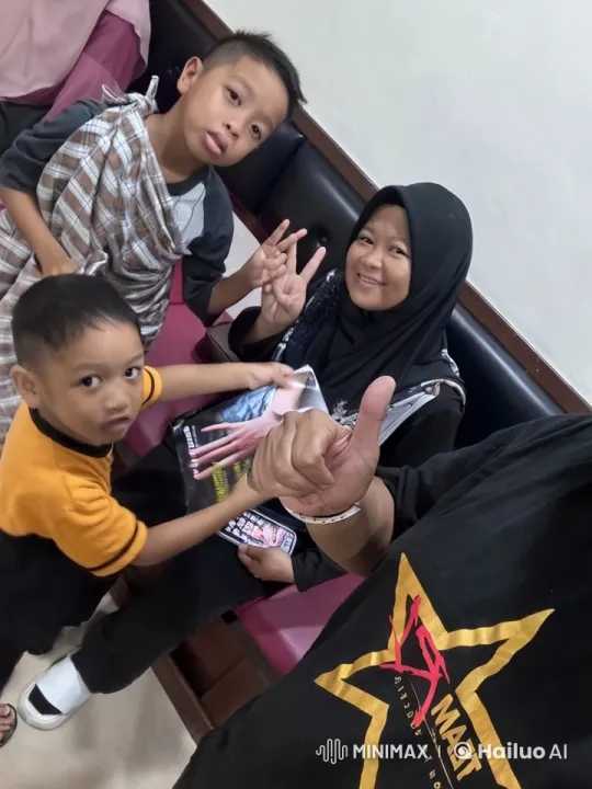 Children Playfully Enact Kung Fu with Adult Approval – AI Generated Video | Hailuo AI