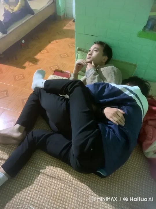 Playful Kung Fu Combat in Cozy Green Room – AI Generated Video | Hailuo AI