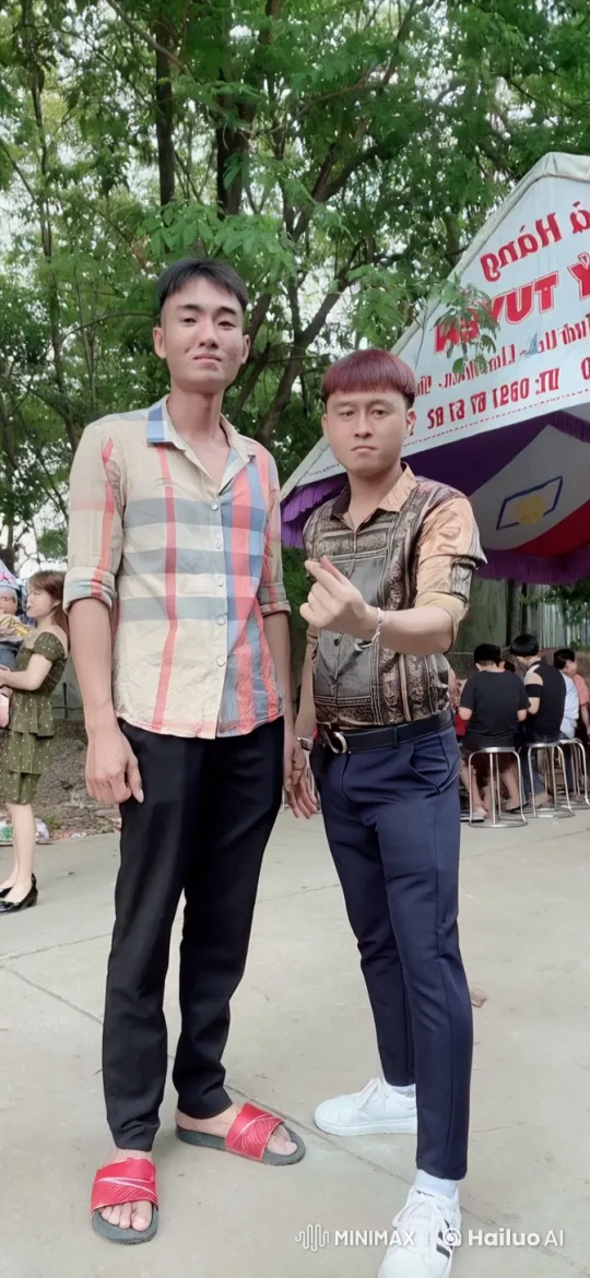 Dynamic Kung Fu Display by Two Skilled Practitioners – AI Generated Video | Hailuo AI