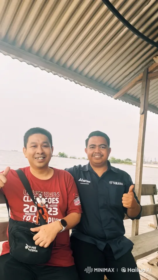 Fighting Under a Corrugated Roof by the Waterfront – AI Generated Video | Hailuo AI